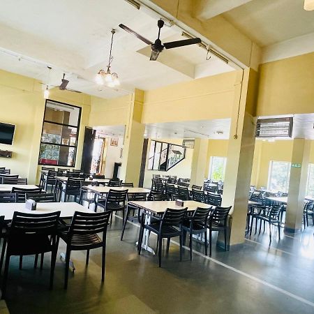 Hotel Manik Moti Lonavala Esterno foto