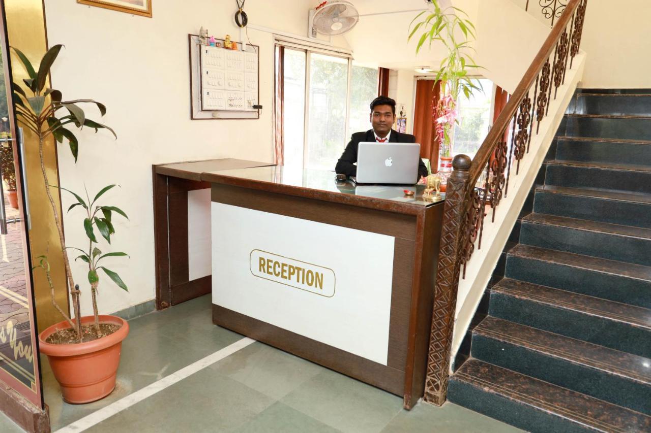 Hotel Manik Moti Lonavala Esterno foto