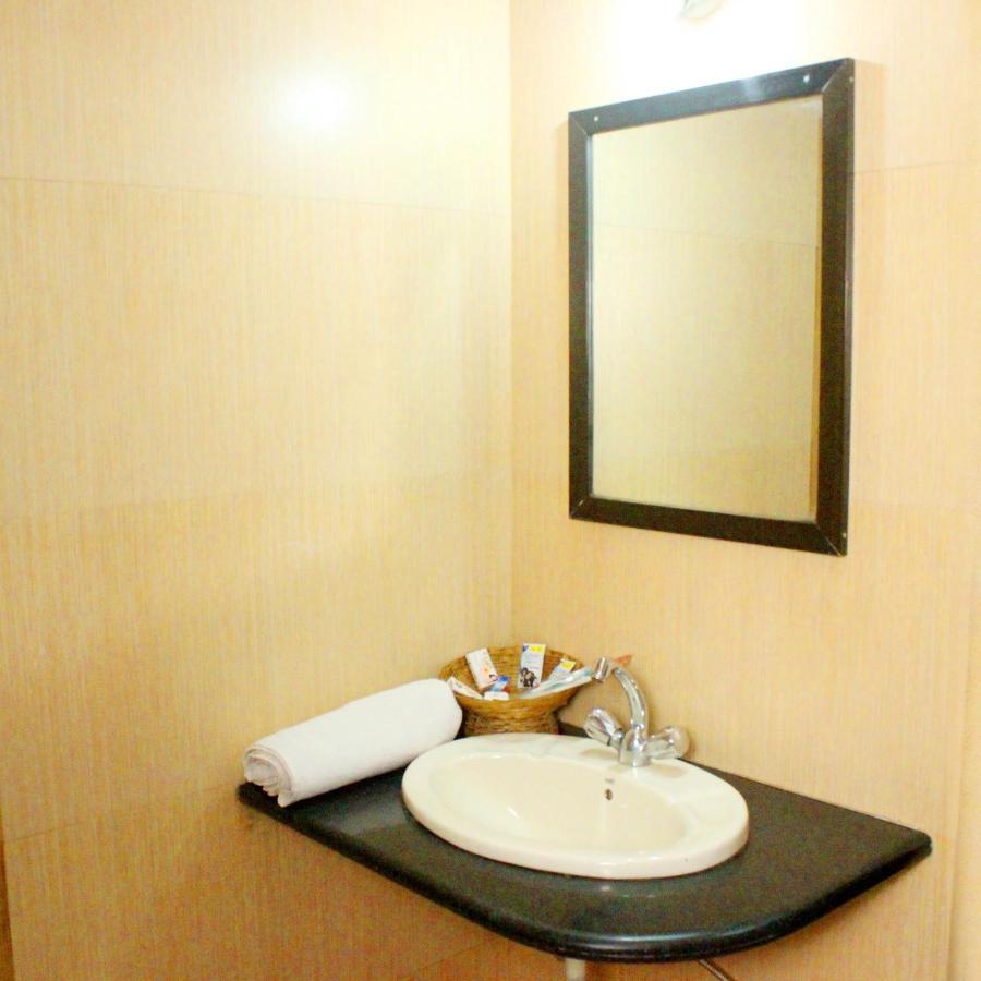 Hotel Manik Moti Lonavala Esterno foto
