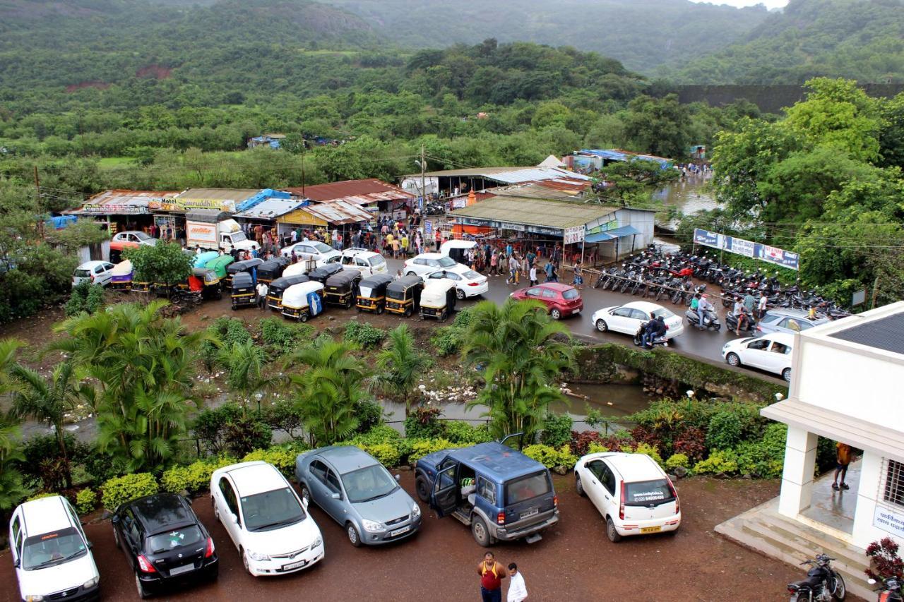 Hotel Manik Moti Lonavala Esterno foto