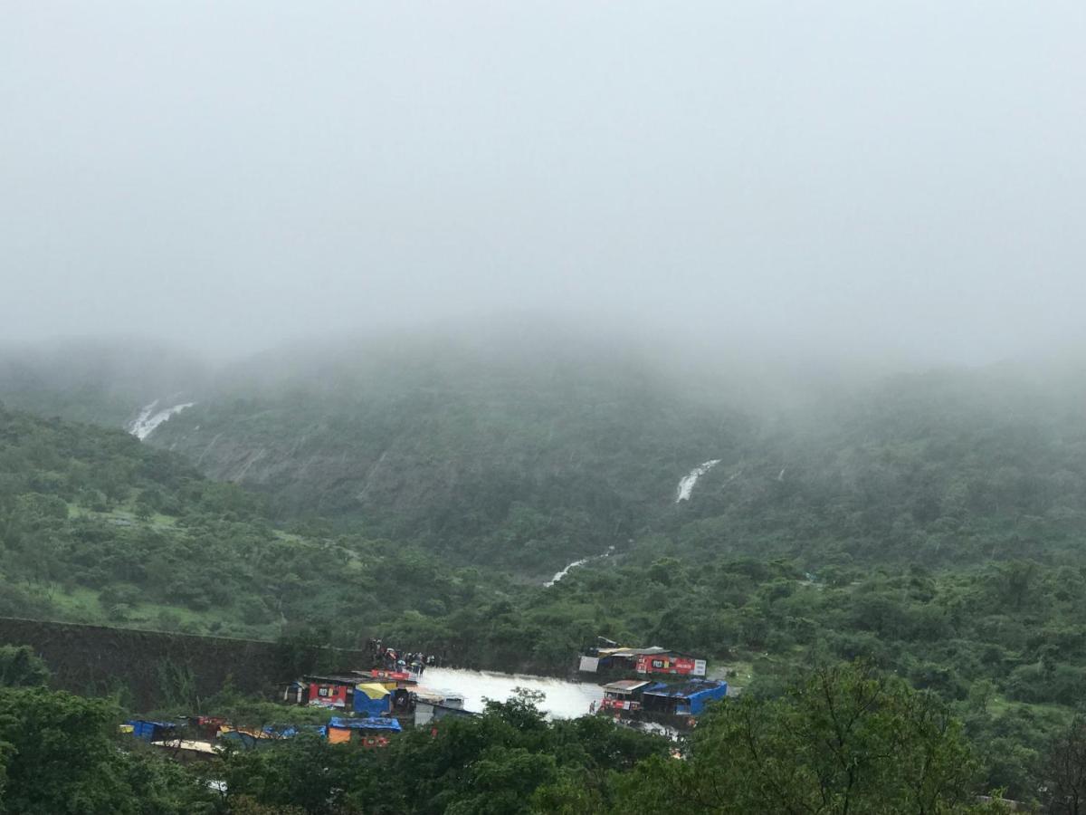 Hotel Manik Moti Lonavala Esterno foto