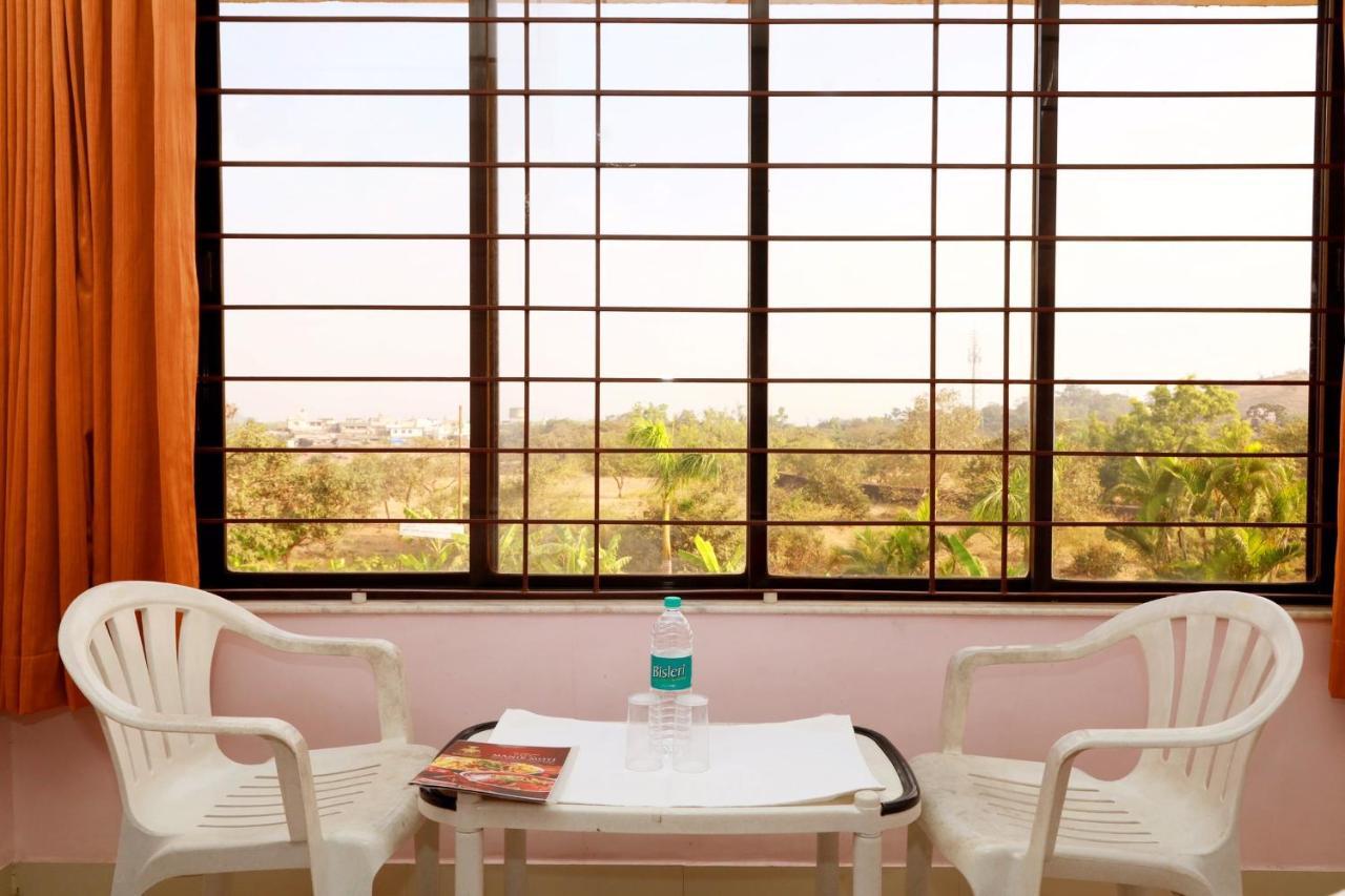Hotel Manik Moti Lonavala Esterno foto