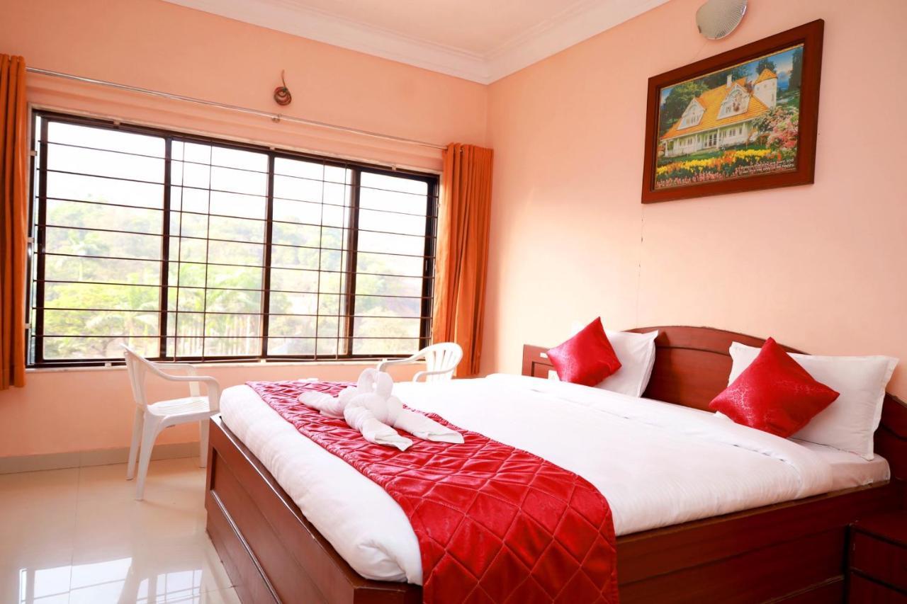 Hotel Manik Moti Lonavala Esterno foto