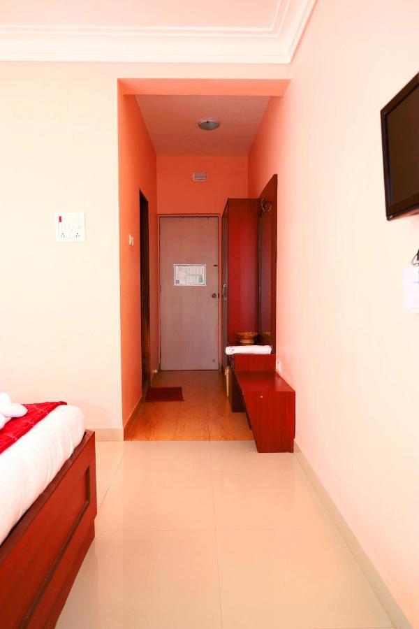 Hotel Manik Moti Lonavala Esterno foto