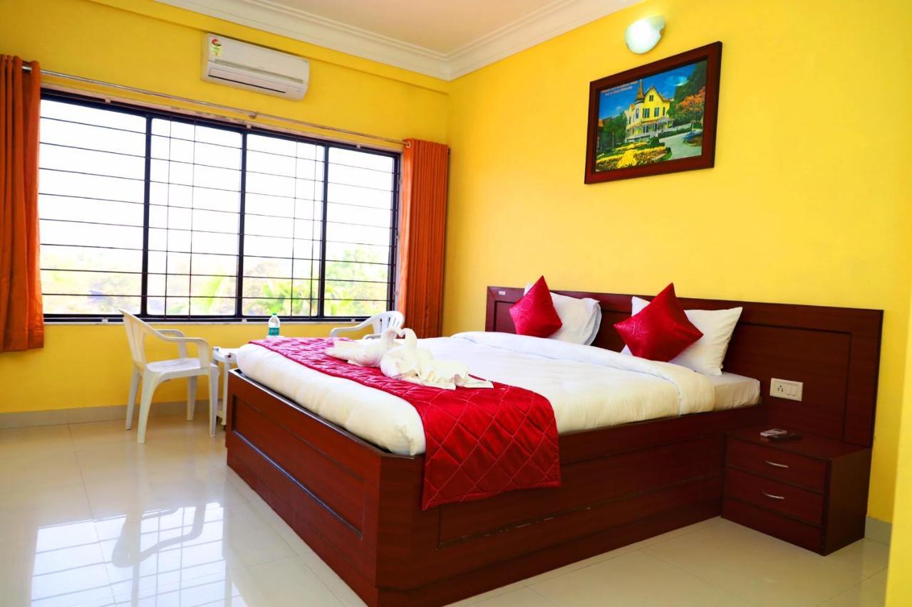 Hotel Manik Moti Lonavala Esterno foto