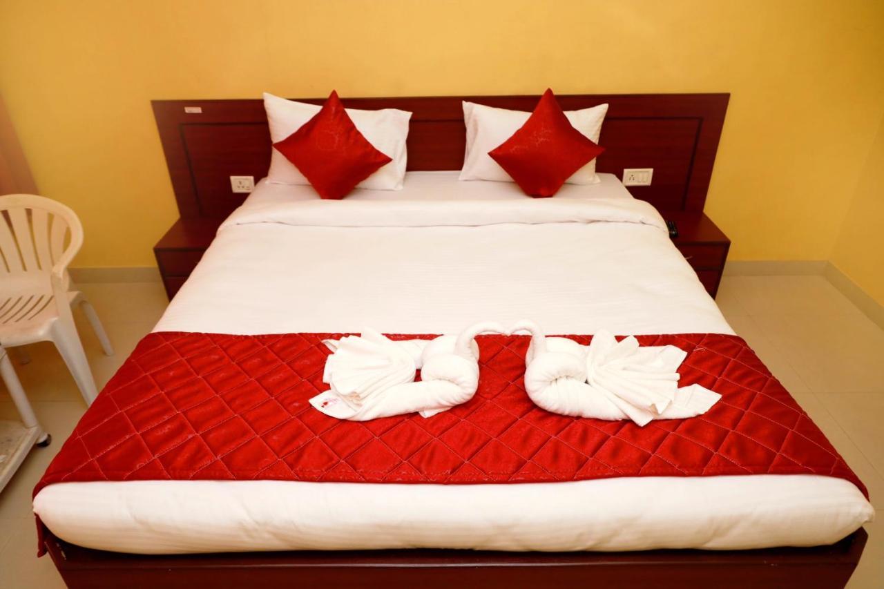 Hotel Manik Moti Lonavala Esterno foto