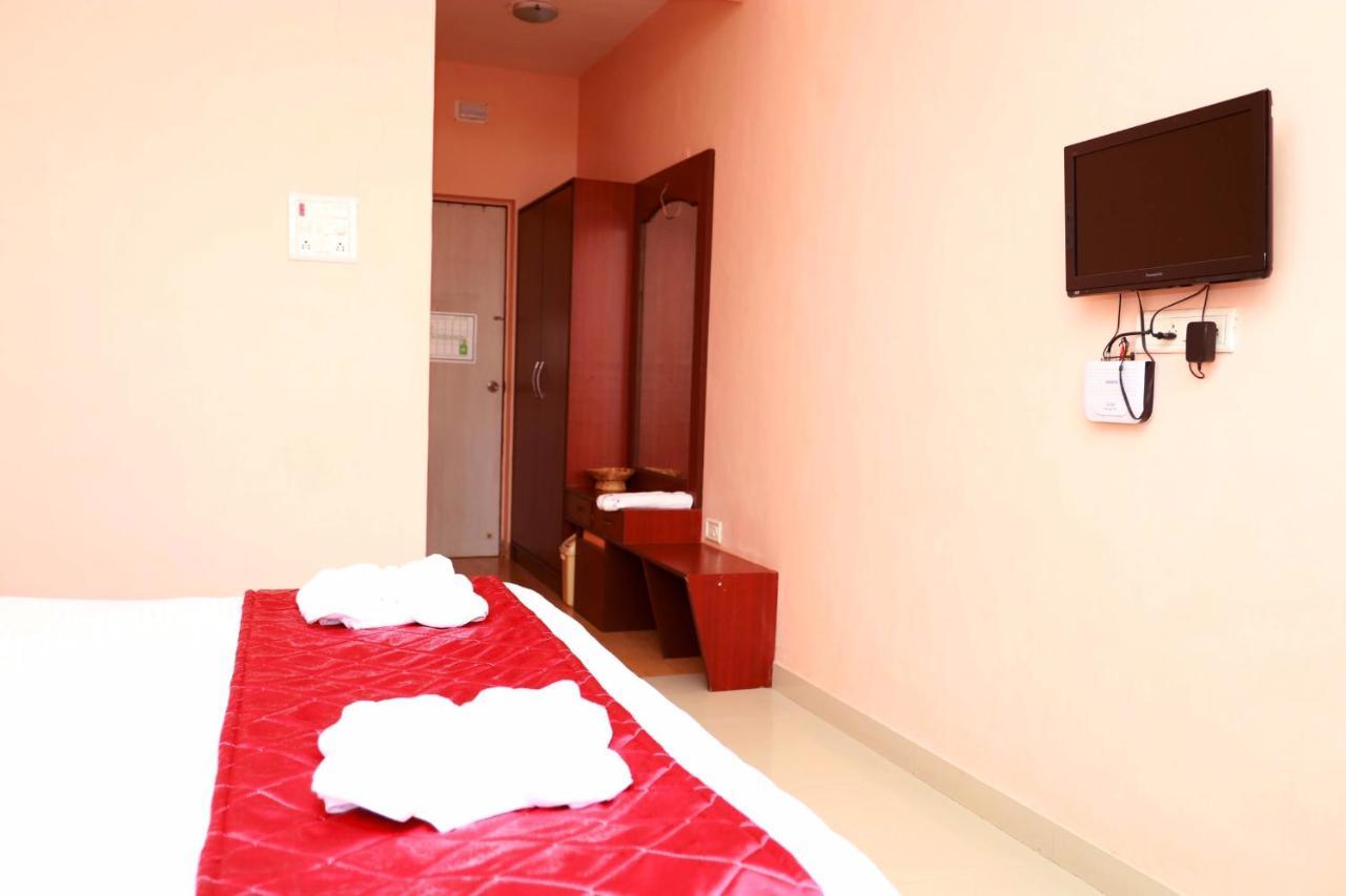 Hotel Manik Moti Lonavala Esterno foto